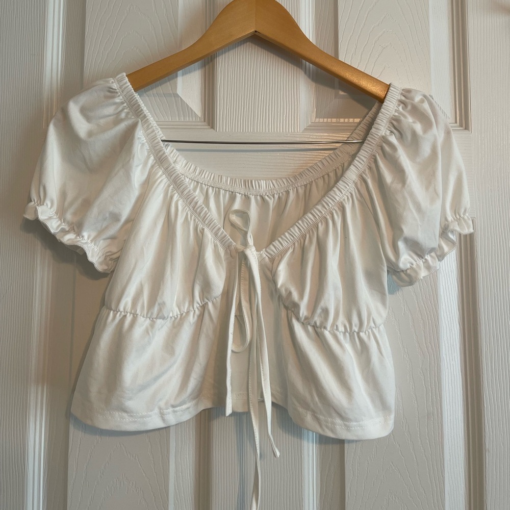 Effordram White Puff Sleeve Crop Top. Front Tie V- Neck. Size Small.